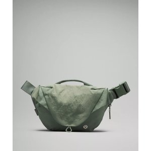 lululemon弧形斜挎包 3L